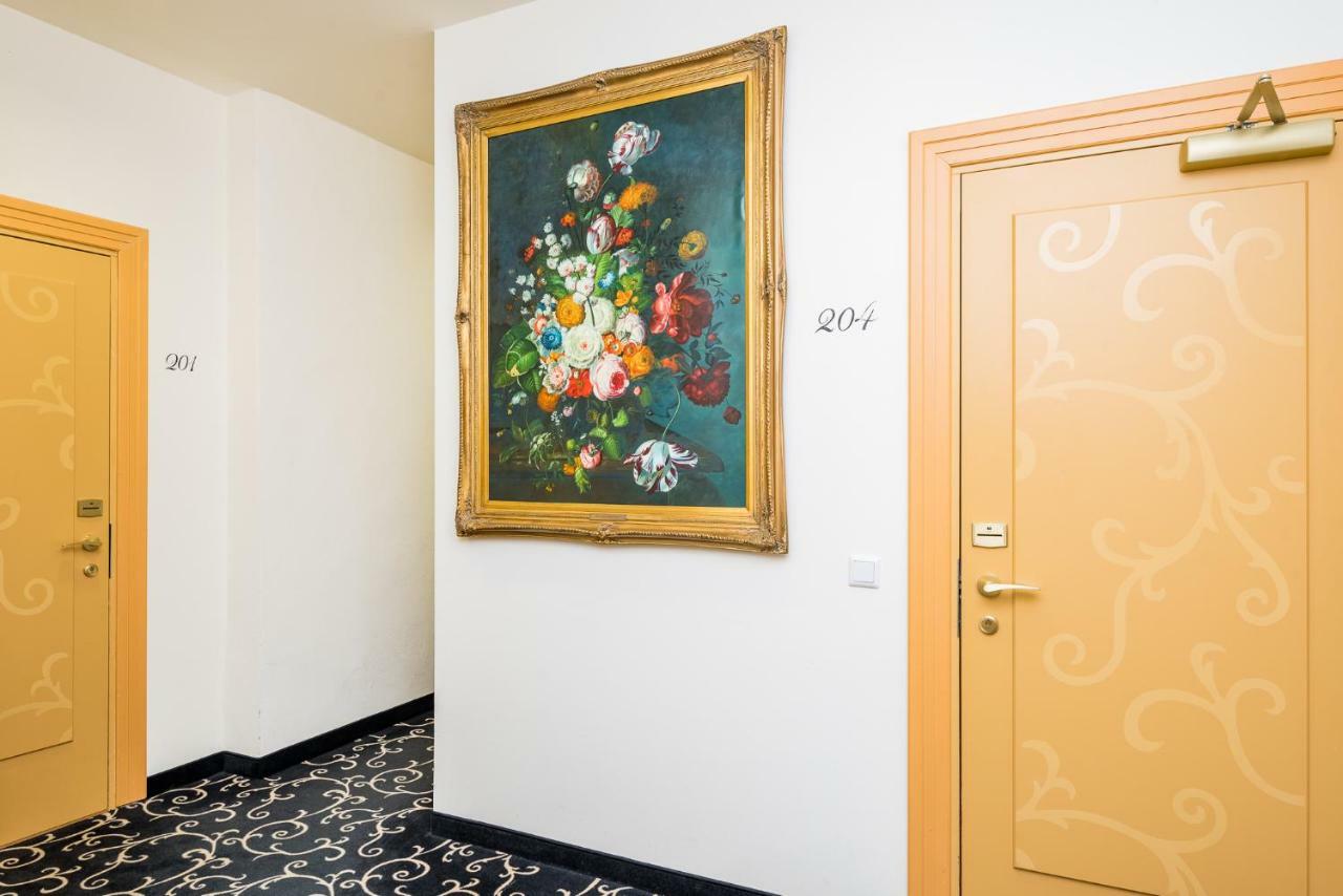 Meriton Old Town Garden Hotel Tallinn Exterior foto